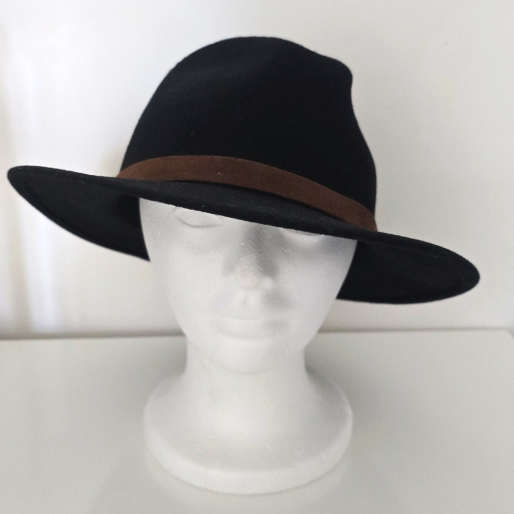 Club Monaco Black Woman Fedora Hat in Medium Size